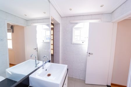 Casa à venda com 300m², 3 quartos e 2 vagas Casa à venda com 300m², 3 quartos e 2 vagasBanheiro do Quarto 1