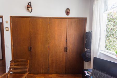 Apartamento à venda com 150m², 4 quartos e 4 vagas Apartamento à venda com 150m², 4 quartos e 4 vagasArmário do Quarto 1