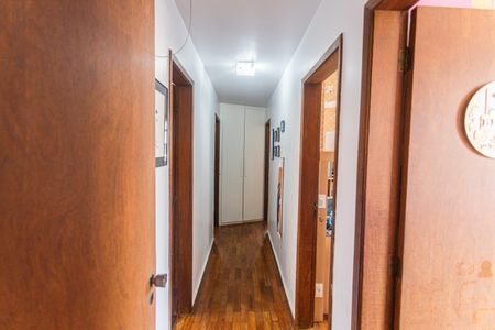 Apartamento à venda com 150m², 4 quartos e 4 vagas Apartamento à venda com 150m², 4 quartos e 4 vagasCorredor