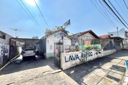 Casa à venda com 280m², 2 quartos e 6 vagas Casa à venda com 280m², 2 quartos e 6 vagasFachada