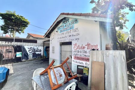 Casa à venda com 280m², 2 quartos e 6 vagas Casa à venda com 280m², 2 quartos e 6 vagasFachada
