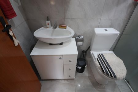 Casa à venda com 73m², 3 quartos e 2 vagasBanheiro