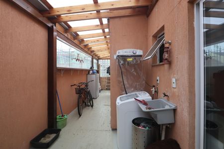 Casa à venda com 73m², 3 quartos e 2 vagasÁrea de Serviço