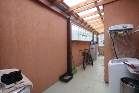 Casa à venda com 73m², 3 quartos e 2 vagasÁrea de Serviço