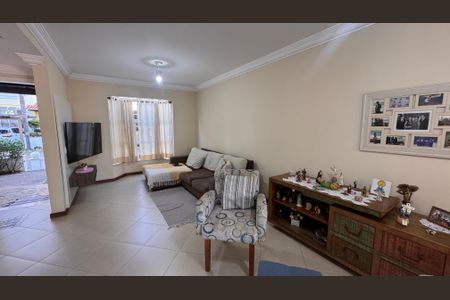 Casa de condomínio à venda com 132m², 3 quartos e 2 vagas Casa de condomínio à venda com 132m², 3 quartos e 2 vagasSala