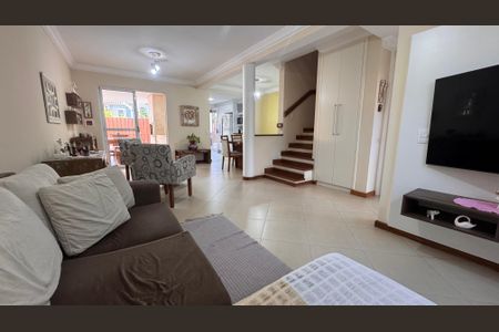 Casa de condomínio à venda com 132m², 3 quartos e 2 vagas Casa de condomínio à venda com 132m², 3 quartos e 2 vagasSala