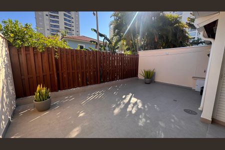 Casa de condomínio à venda com 132m², 3 quartos e 2 vagas Casa de condomínio à venda com 132m², 3 quartos e 2 vagasQuintal