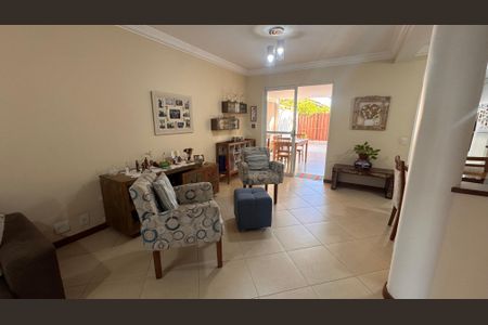 Casa de condomínio à venda com 132m², 3 quartos e 2 vagas Casa de condomínio à venda com 132m², 3 quartos e 2 vagasSala