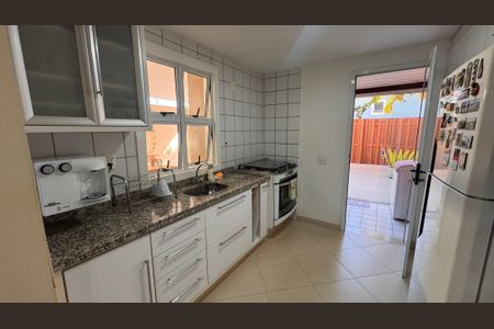 Casa de condomínio à venda com 132m², 3 quartos e 2 vagas Casa de condomínio à venda com 132m², 3 quartos e 2 vagasCozinha