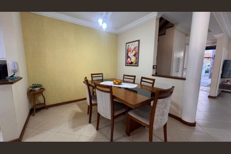 Casa de condomínio à venda com 132m², 3 quartos e 2 vagas Casa de condomínio à venda com 132m², 3 quartos e 2 vagasSala de Jantar