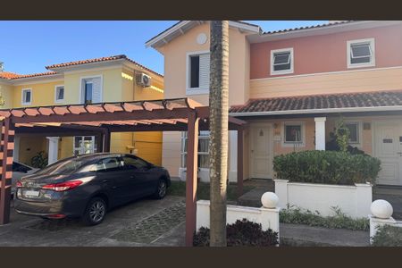 Casa de condomínio à venda com 132m², 3 quartos e 2 vagas Casa de condomínio à venda com 132m², 3 quartos e 2 vagasFachada