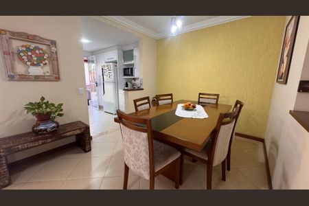 Casa de condomínio à venda com 132m², 3 quartos e 2 vagas Casa de condomínio à venda com 132m², 3 quartos e 2 vagasSala de Jantar