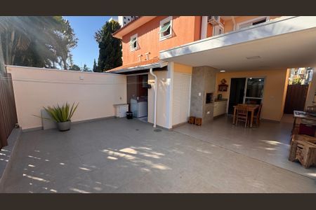 Casa de condomínio à venda com 132m², 3 quartos e 2 vagas Casa de condomínio à venda com 132m², 3 quartos e 2 vagasQuintal