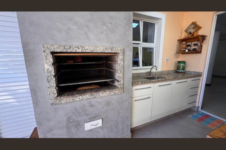 Casa de condomínio à venda com 132m², 3 quartos e 2 vagas Casa de condomínio à venda com 132m², 3 quartos e 2 vagasChurrasqueira