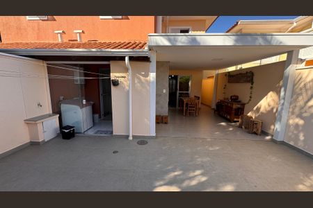 Casa de condomínio à venda com 132m², 3 quartos e 2 vagas Casa de condomínio à venda com 132m², 3 quartos e 2 vagasQuintal
