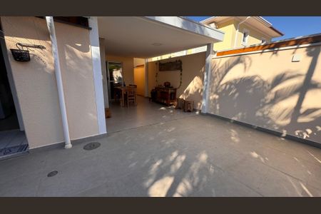 Casa de condomínio à venda com 132m², 3 quartos e 2 vagas Casa de condomínio à venda com 132m², 3 quartos e 2 vagasQuintal