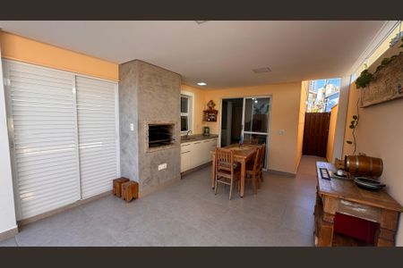 Casa de condomínio à venda com 132m², 3 quartos e 2 vagas Casa de condomínio à venda com 132m², 3 quartos e 2 vagasChurrasqueira