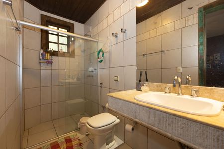 Casa de condomínio à venda com 559m², 5 quartos e 4 vagas Casa de condomínio à venda com 559m², 5 quartos e 4 vagasBanheiro Social