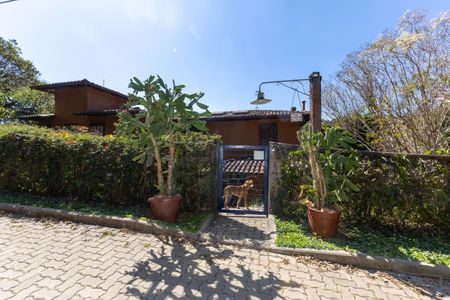Casa de condomínio à venda com 559m², 5 quartos e 4 vagas Casa de condomínio à venda com 559m², 5 quartos e 4 vagasFachada