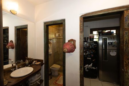 Casa de condomínio à venda com 559m², 5 quartos e 4 vagas Casa de condomínio à venda com 559m², 5 quartos e 4 vagasÁrea de Serviço