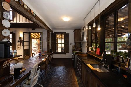 Casa de condomínio à venda com 559m², 5 quartos e 4 vagas Casa de condomínio à venda com 559m², 5 quartos e 4 vagasCozinha