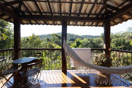 Casa de condomínio à venda com 559m², 5 quartos e 4 vagas Casa de condomínio à venda com 559m², 5 quartos e 4 vagasVaranda ad Suíte 3