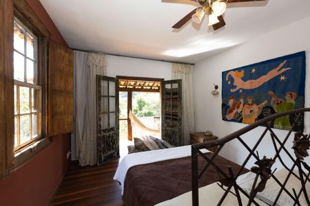 Casa de condomínio à venda com 559m², 5 quartos e 4 vagas Casa de condomínio à venda com 559m², 5 quartos e 4 vagasSuíte 3