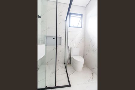 Apartamento à venda com 140m², 2 quartos e 4 vagas Apartamento à venda com 140m², 2 quartos e 4 vagasBanheiro da Suíte