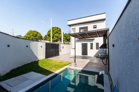 Apartamento à venda com 140m², 2 quartos e 4 vagas Apartamento à venda com 140m², 2 quartos e 4 vagasPiscina