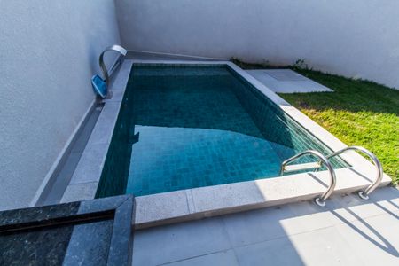 Apartamento à venda com 140m², 2 quartos e 4 vagas Apartamento à venda com 140m², 2 quartos e 4 vagasPiscina