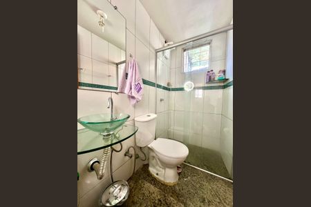 Casa à venda com 218m², 3 quartos e 2 vagas Casa à venda com 218m², 3 quartos e 2 vagasBanheiro