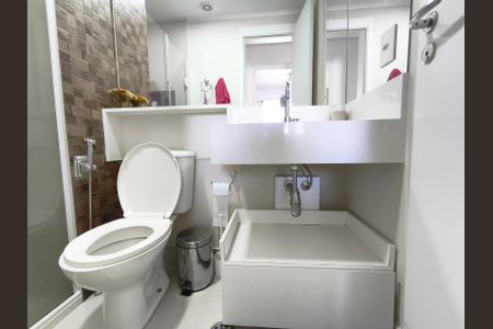 Apartamento à venda com 70m², 2 quartos e 1 vaga Apartamento à venda com 70m², 2 quartos e 1 vagaBanheiro