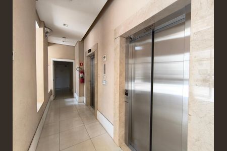 Apartamento à venda com 70m², 2 quartos e 1 vaga Apartamento à venda com 70m², 2 quartos e 1 vagaElevadores