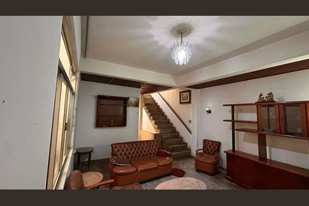 Casa à venda com 384m², 5 quartos e 1 vaga