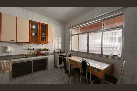 Casa à venda com 384m², 5 quartos e 1 vaga