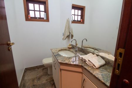 Casa à venda com 447m², 4 quartos e 2 vagas Casa à venda com 447m², 4 quartos e 2 vagasLavabo