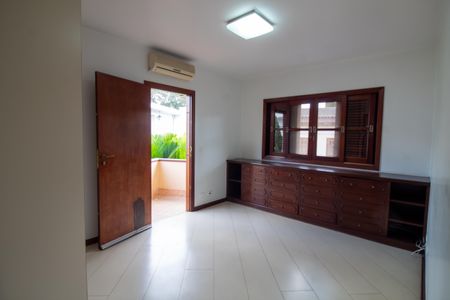 Casa à venda com 447m², 4 quartos e 2 vagas Casa à venda com 447m², 4 quartos e 2 vagasSuíte 3