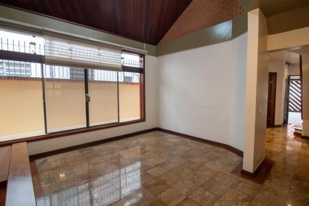 Casa à venda com 447m², 4 quartos e 2 vagas Casa à venda com 447m², 4 quartos e 2 vagasSala de Jantar