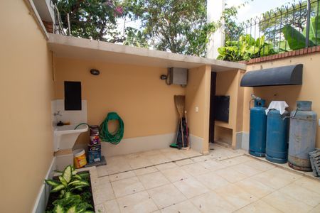 Casa à venda com 447m², 4 quartos e 2 vagas Casa à venda com 447m², 4 quartos e 2 vagasÁrea de Serviço