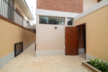 Casa à venda com 447m², 4 quartos e 2 vagas Casa à venda com 447m², 4 quartos e 2 vagasÁrea de Serviço