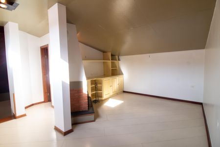 Casa à venda com 447m², 4 quartos e 2 vagas Casa à venda com 447m², 4 quartos e 2 vagasSala 2