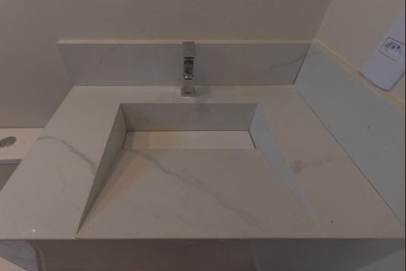 Casa à venda com 69m², 2 quartos e 2 vagas Casa à venda com 69m², 2 quartos e 2 vagasBanheiro