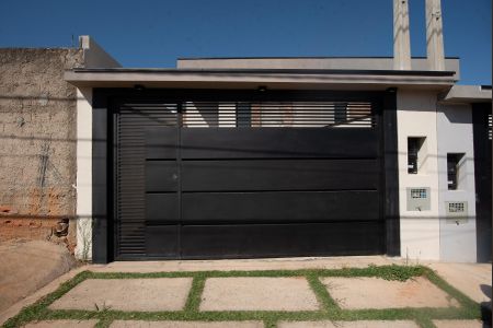 Casa à venda com 69m², 2 quartos e 2 vagas Casa à venda com 69m², 2 quartos e 2 vagasFachada