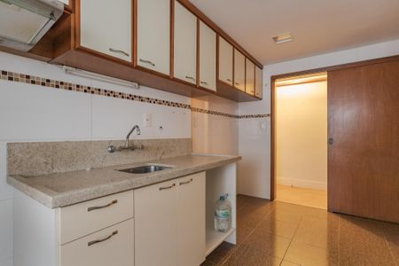 Apartamento à venda com 227m², 3 quartos e 3 vagas Apartamento à venda com 227m², 3 quartos e 3 vagasCozinha