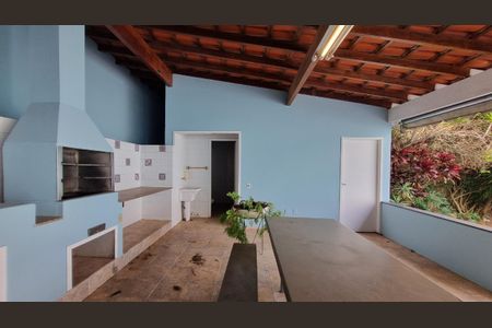 Casa de condomínio à venda com 303m², 3 quartos e 4 vagas