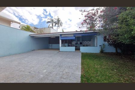 Casa de condomínio à venda com 303m², 3 quartos e 4 vagas
