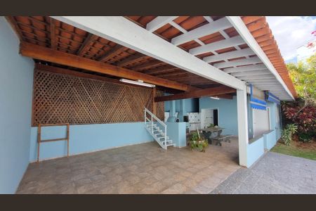 Casa de condomínio à venda com 303m², 3 quartos e 4 vagas