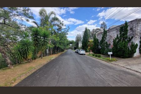 Casa de condomínio à venda com 303m², 3 quartos e 4 vagas
