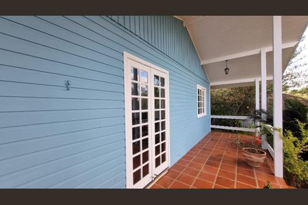 Casa de condomínio à venda com 303m², 3 quartos e 4 vagas