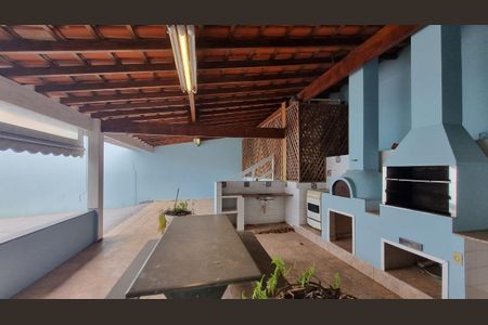 Casa de condomínio à venda com 303m², 3 quartos e 4 vagas